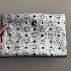 MCM | Metallic Clutch